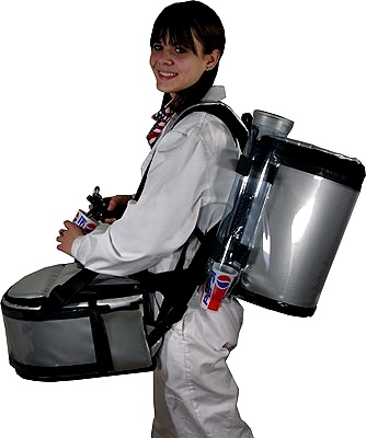 Avec la grande surface à votre disposition, vous pouvez utiliser le sac à dos pour la publicité. Les sacs à dos isothermes pour la vente mobile de boissons chaudes Rocketpacks sont distribués dans le monde entier.
